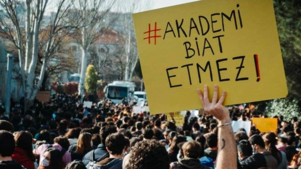 Altı kurumdan vakıf üniversitelerindeki tasfiyelere tepki: 'Bilimi ve emeği savunan dirence ihtiyaç var'
