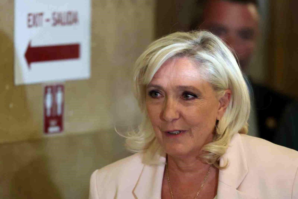 Fransa'da Marine Le Pen'e 3 yıl hapis ve 45 ay siyasi yasak