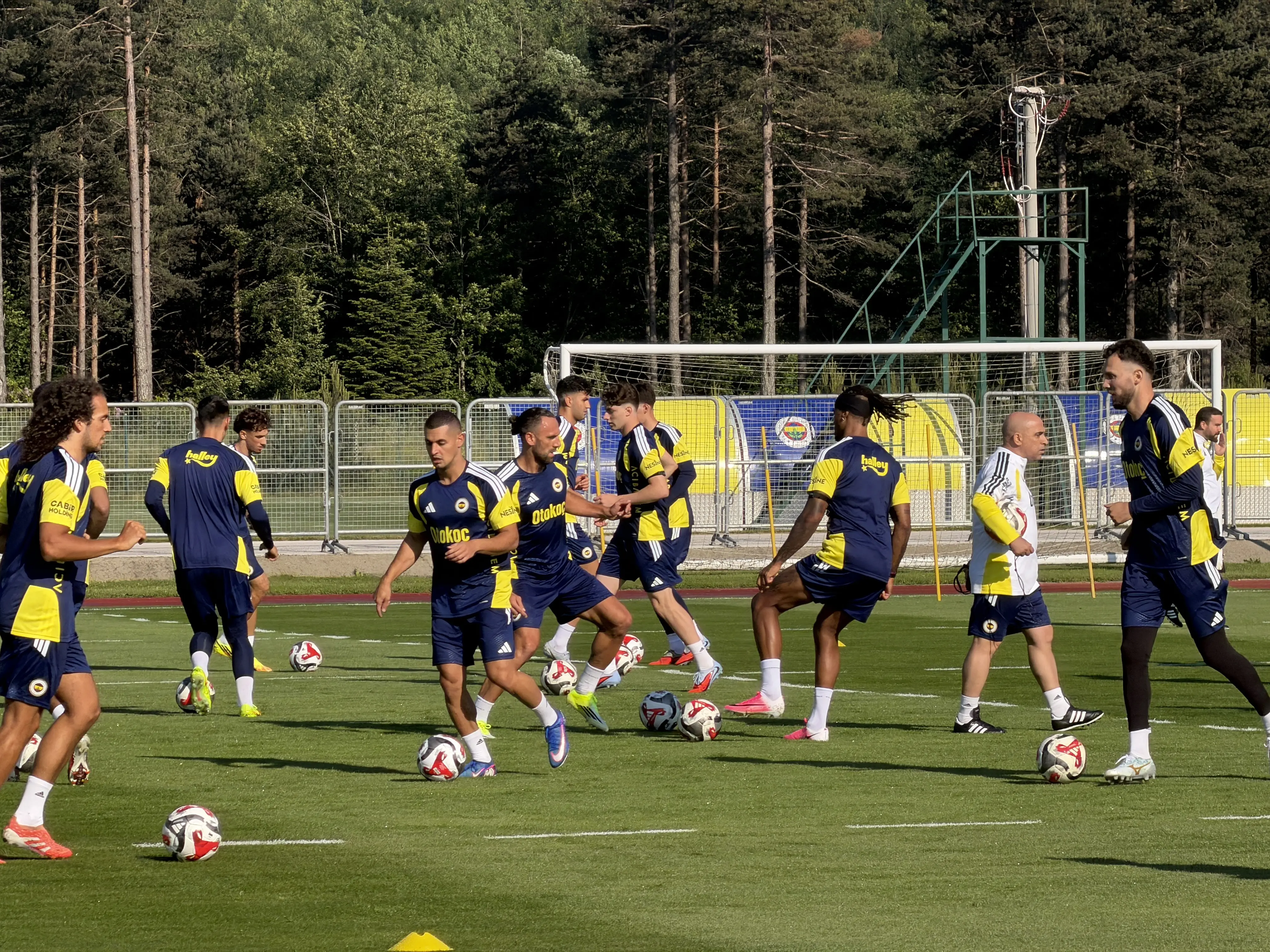 Fenerbahçe sezonu açtı! Yeni transferler Topuk Yaylası'nda