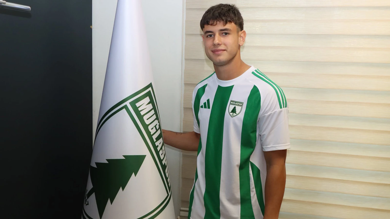 Muğlaspor, genç futbolcu Baran Ekiz'i kadrosuna kattı
