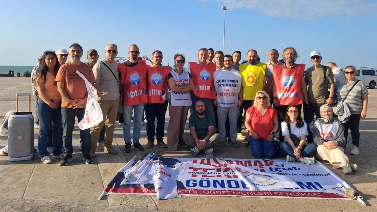 Samsun'da eğitimcilerden 'taban maaş' ve 'mülakat mağduriyeti' tepkisi