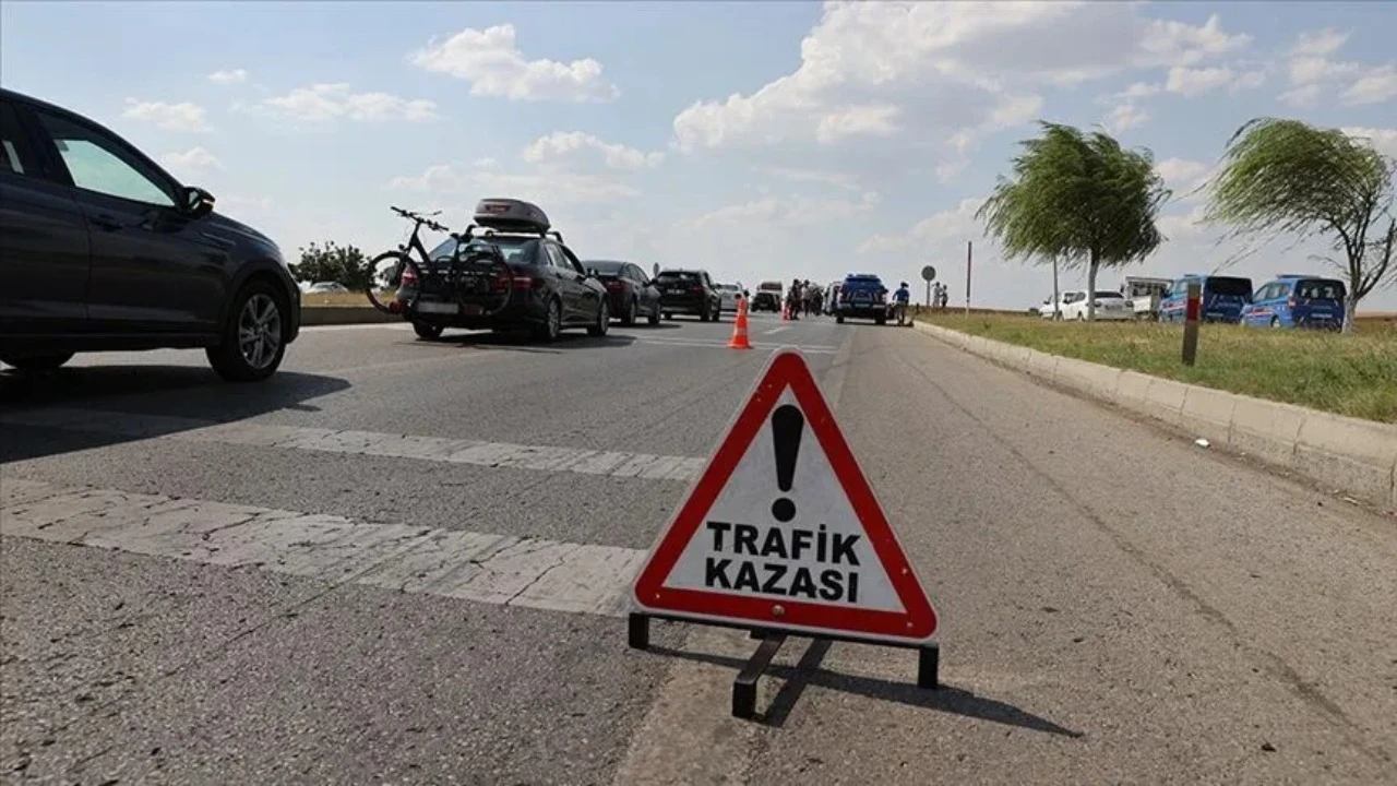 Şarampole yuvarlanan aracın sürücüsü öldü