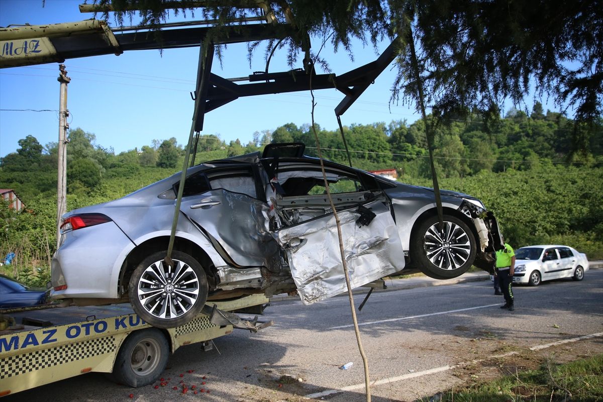 Ordu'da ağaca çarpan otomobildeki 4 kişi yaralandı