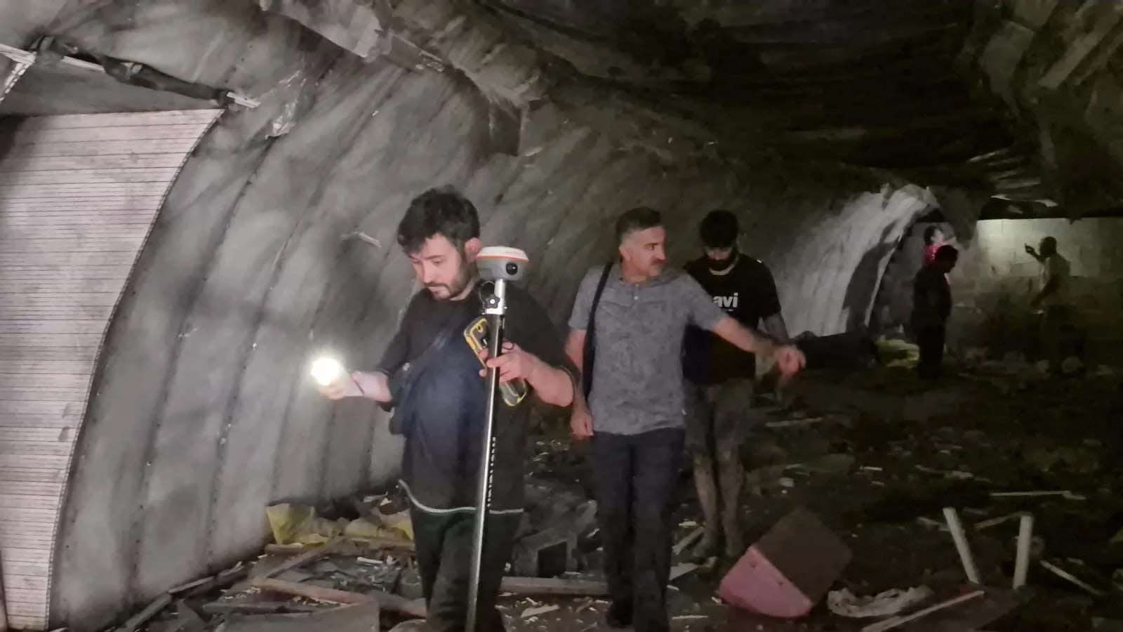 Tam 83 yıllık… Zonguldak'ta bina yıkılınca gizli giriş ortaya çıktı!