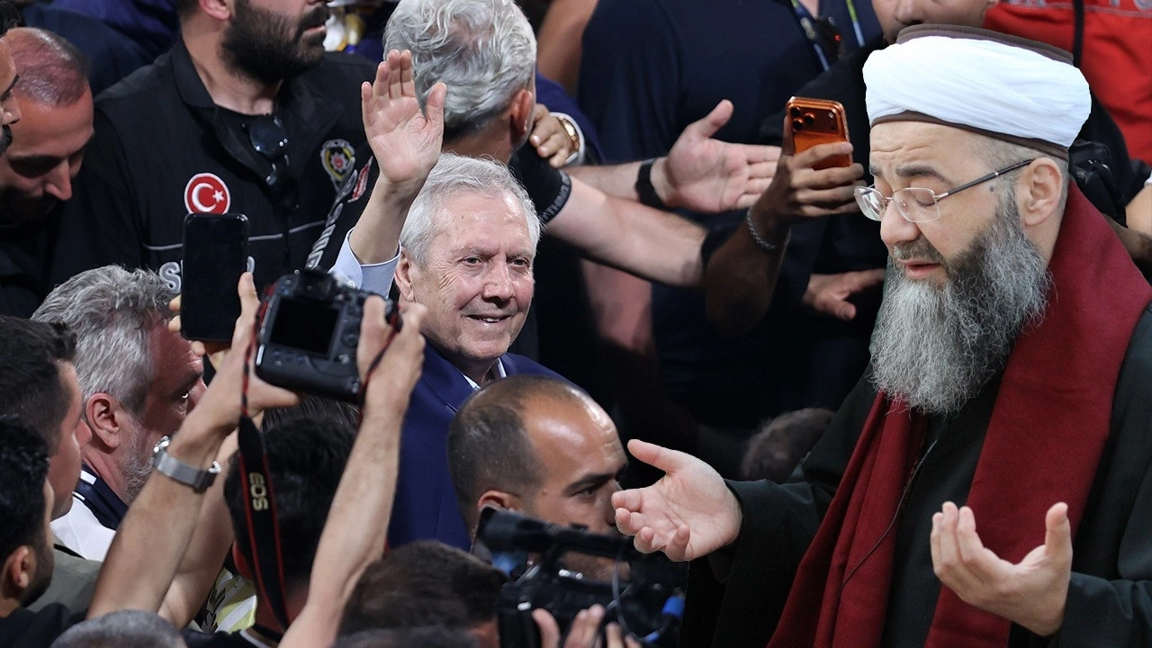 Aziz Yıldırım seçilir seçilmez Cübbeli Ahmet hemen duaya başladı!