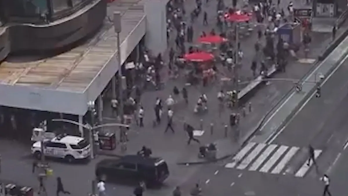 ABD karıştı! Times Meydanı’nda silah sesleri