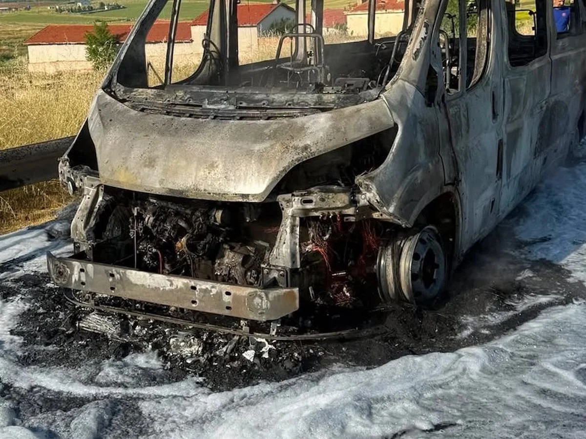 Ankara'da işçi servisi yandı
