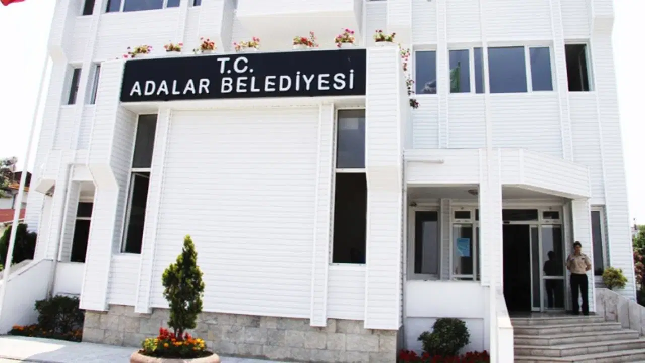 Son dakika... Adalar Belediyesi'ne operasyon: Başkan Ali Ercan Akpolat gözaltına alındı
