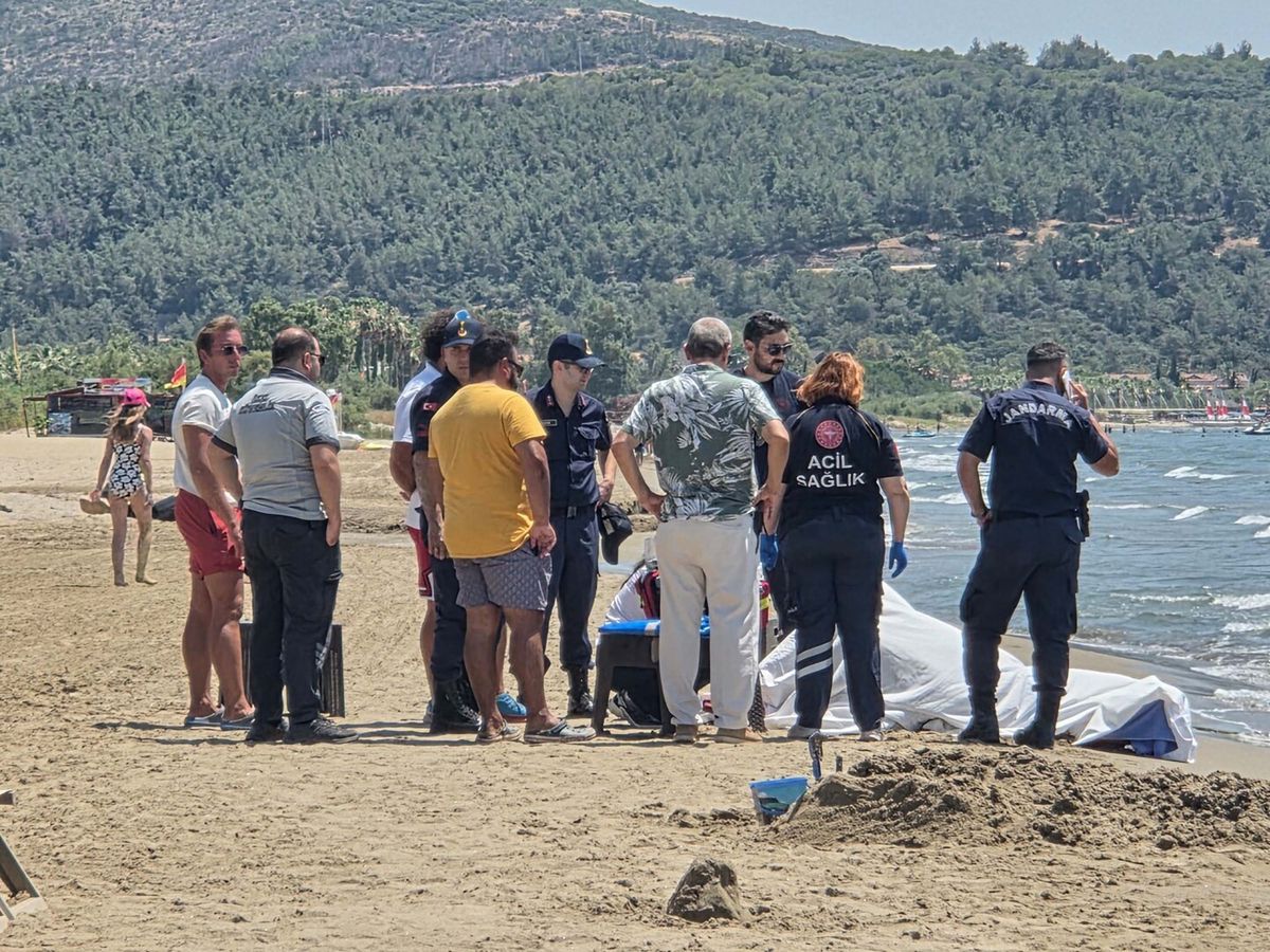 İzmir'de sahilde erkek cesedi bulundu