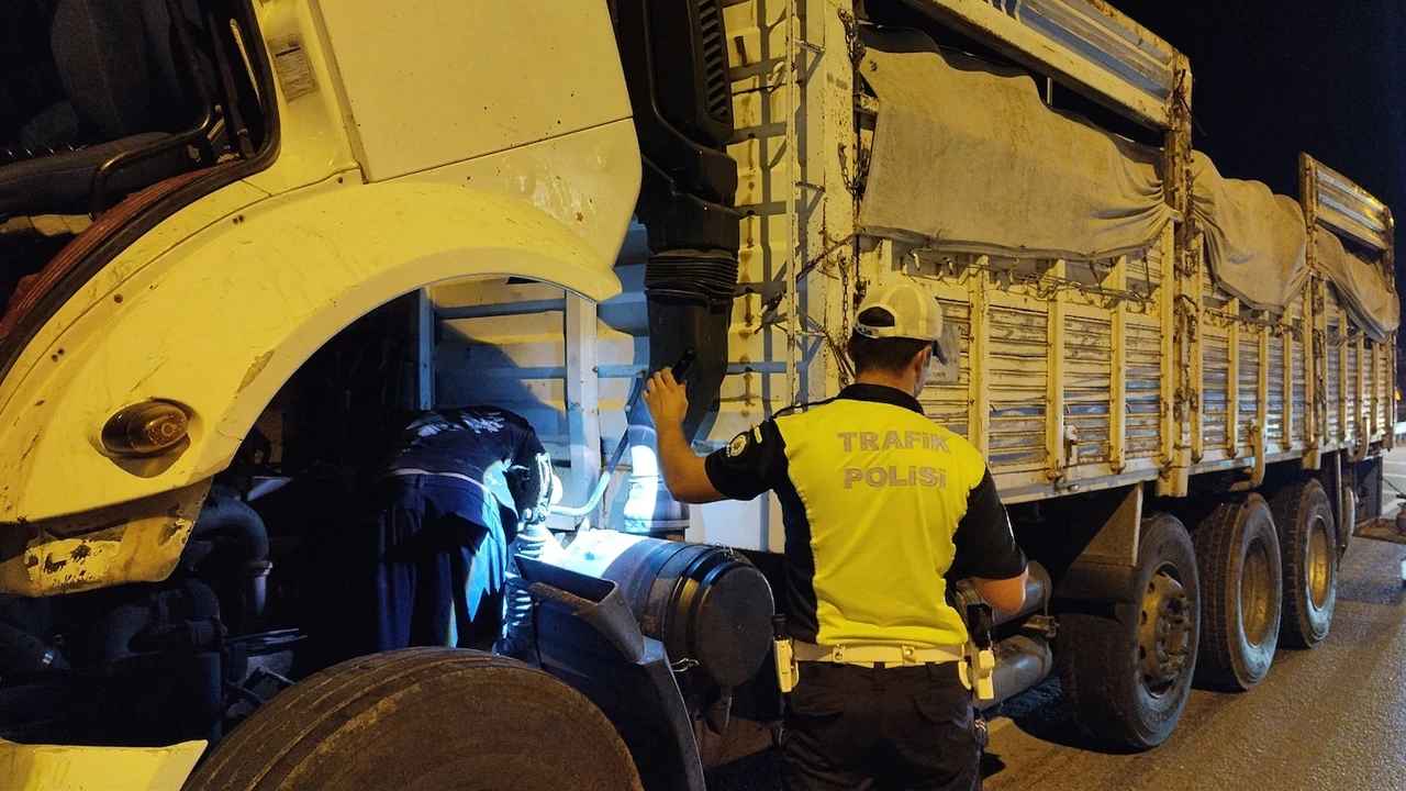 Bursa'da freni patlayan kamyona polislerden müthiş operasyon araç böyle durduruldu
