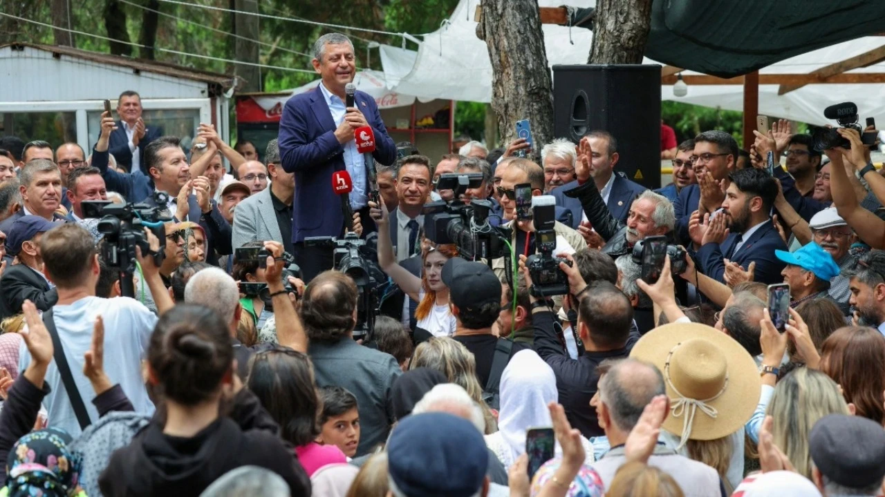Özgür Özel’den Erdoğan’a: Sen partiyi alıp başkasına verebilirsin, ben milletin gönlündeyim