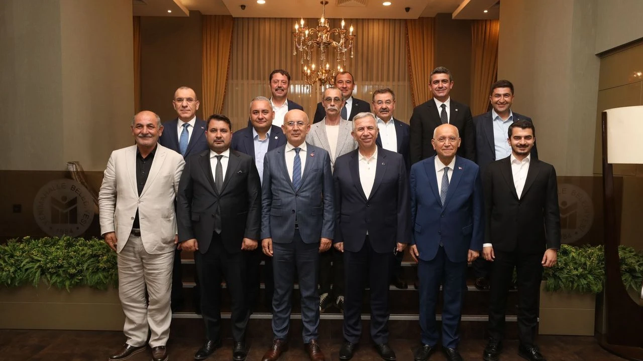 CHP'li 4 belediye başkanının AK Parti'ye geçeceği iddiası: Kalecik Belediye Başkanı Karakoç yalanladı