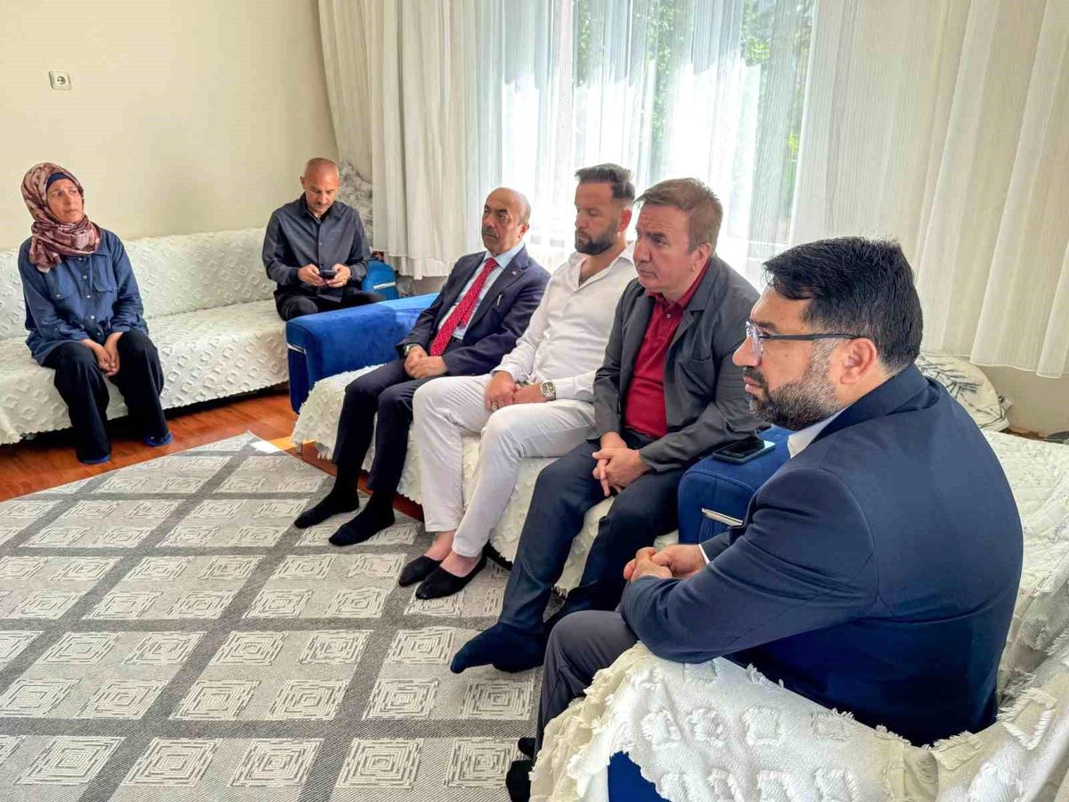 Vali Aydoğdu, babasını kaybeden öğrencinin ailesini ziyaret etti