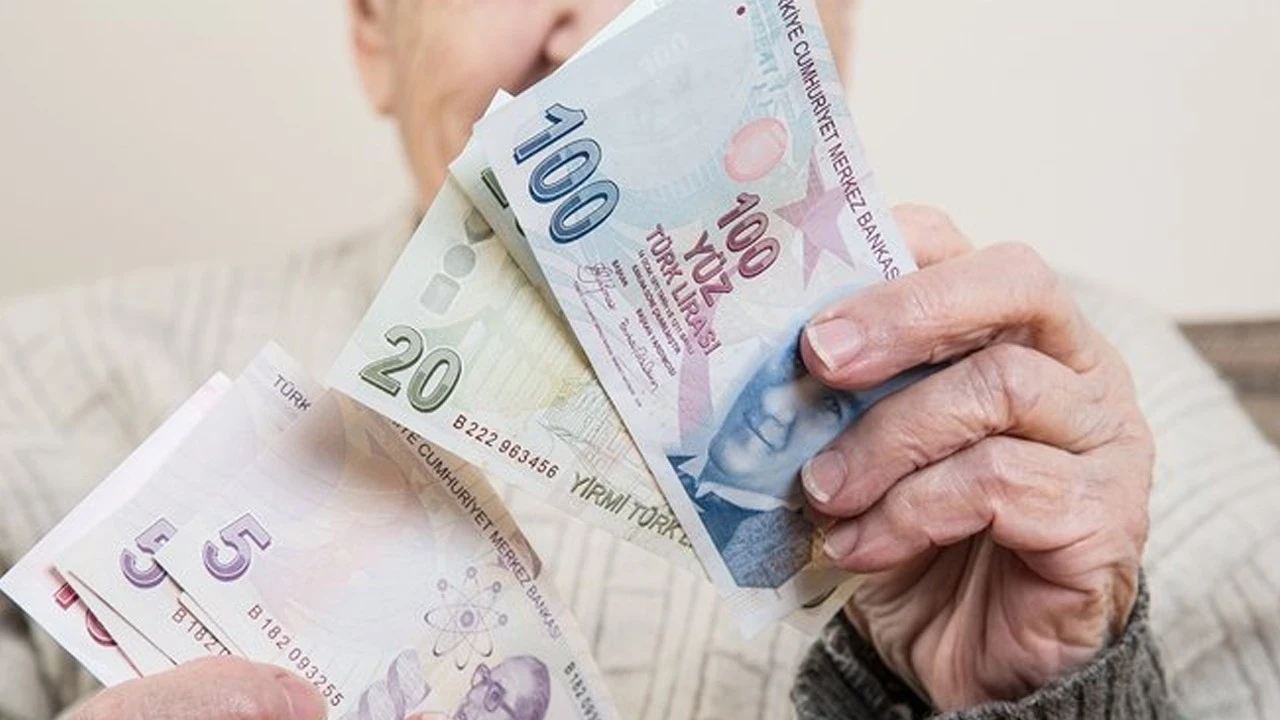 Haziran ayı yaşlı ve engelli aylıkları hesaplara yatırılmaya başlandı