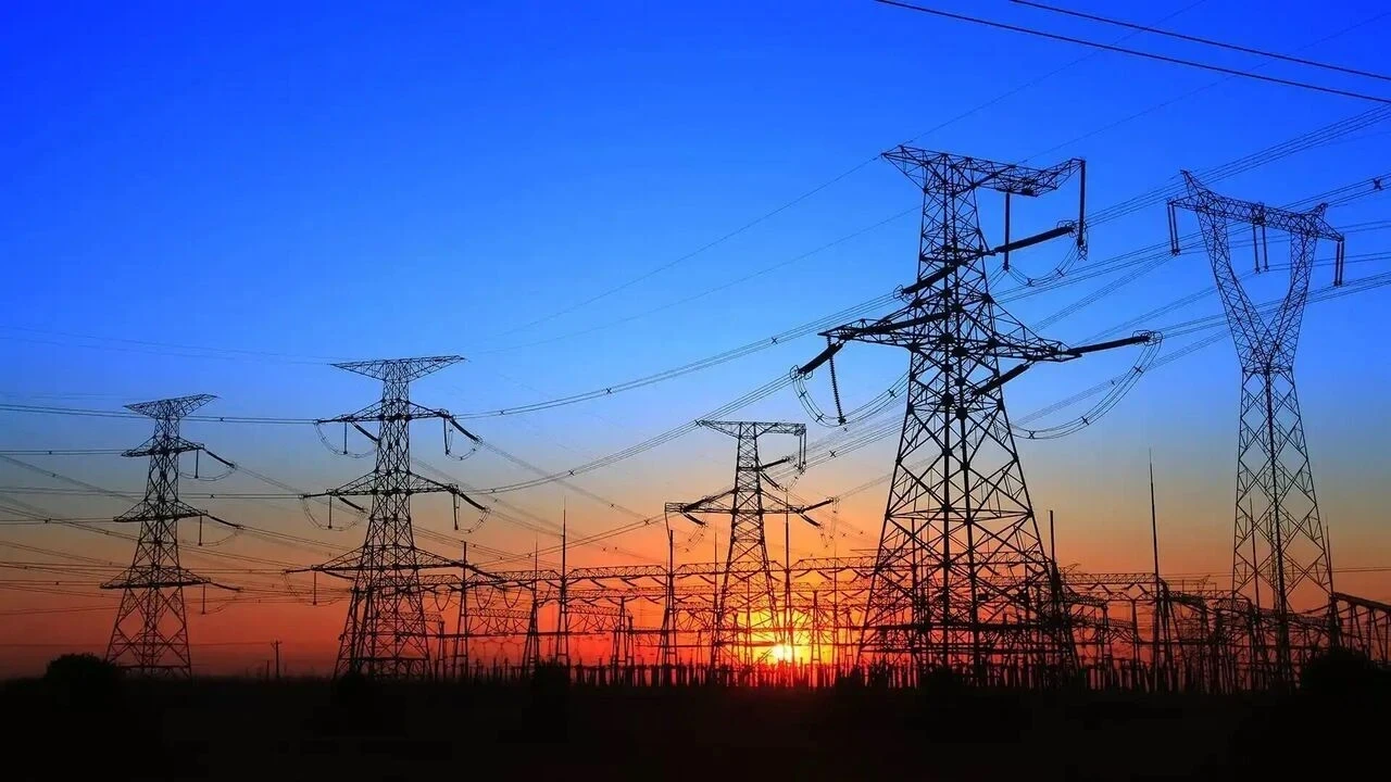 Elektrik fiyatlarında sert değişim: Spot piyasada yarın zirve 4.400 TL’yi görecek