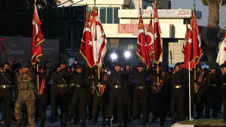 KKTC'de Kıbrıs Barış Harekatı'nın 52. yılı dolayısıyla resmi geçit töreni yapıldı