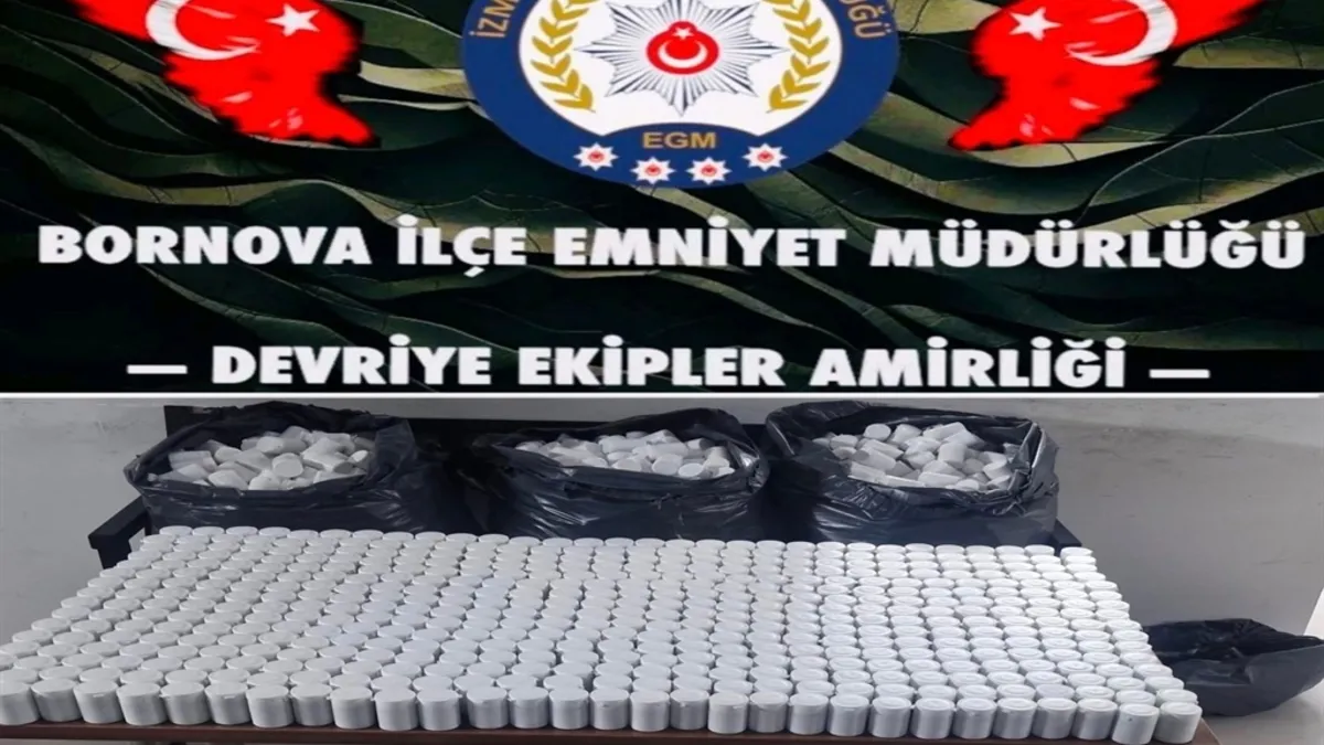 İzmir'de polisin "dur" ihtarına uymadı! Otomobilden 118 bin sentetik hap ele geçirildi