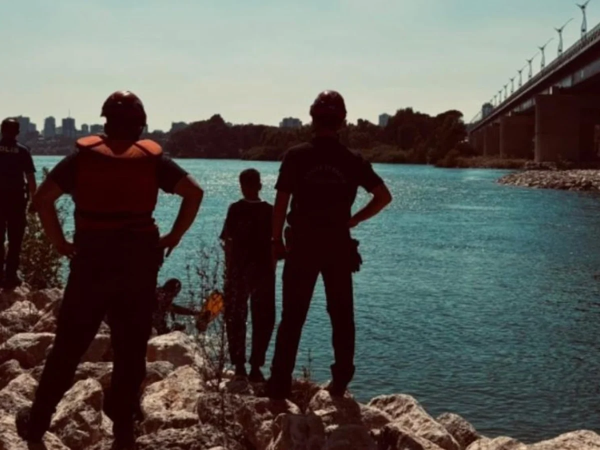 Seyhan Nehri'nde suya giren genç boğuldu