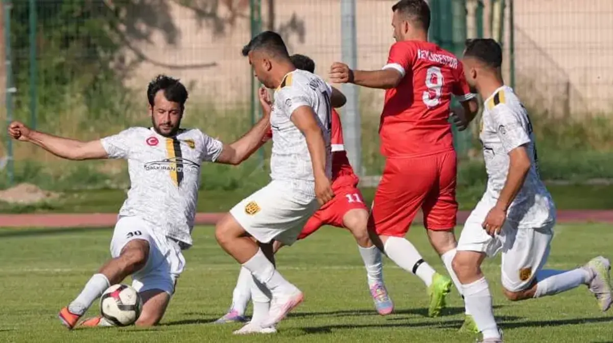 Tarsus'ta 53 takım ile köyler arası futbol heyecanı başladı