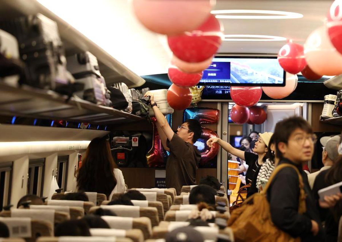 Çin'in Beijing-Shanghai Yüksek Hızlı Demiryolu Hattında 15 Yılda 2,3 Milyardan Fazla Yolcu Taşındı