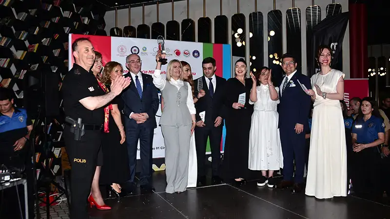 Adana’da Azerbaycan Milli Kurtuluş Günü etkinliğinde ‘Eski Bavullar’ filminin gösterimi yapıldı