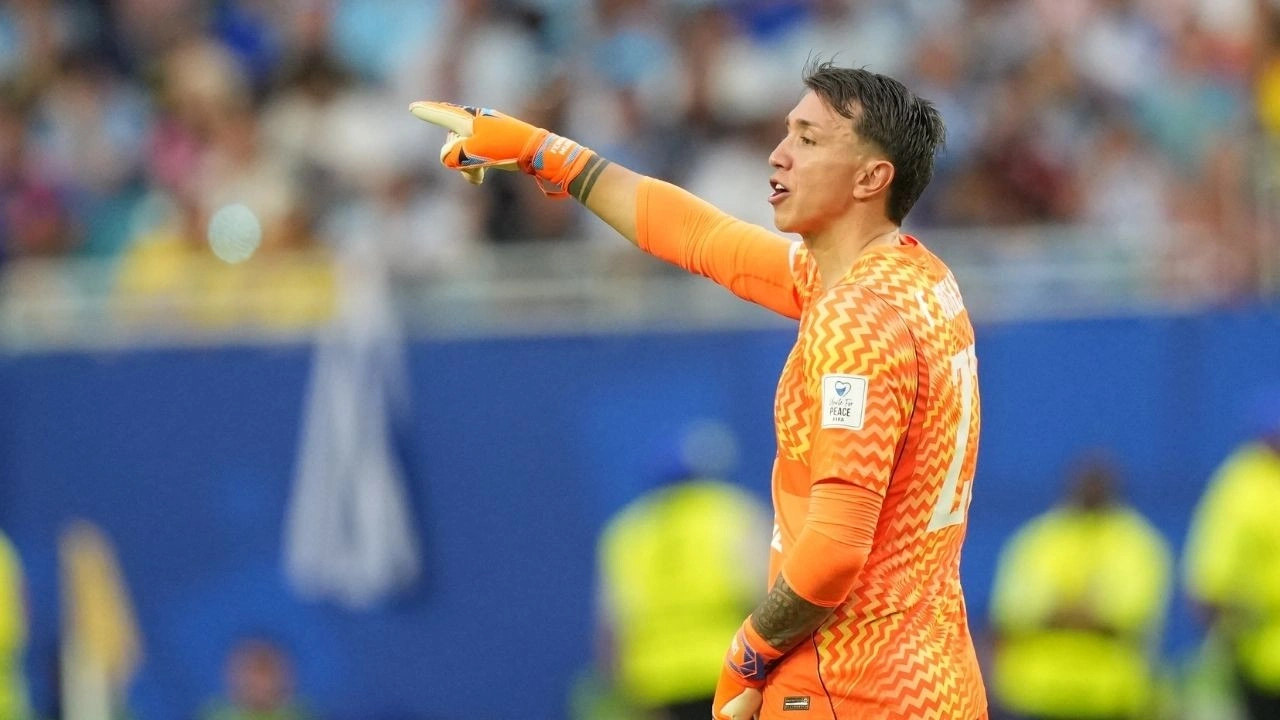 Muslera tarihe geçtiği maçta Uruguay'ı yaktı: Oyundan alındı