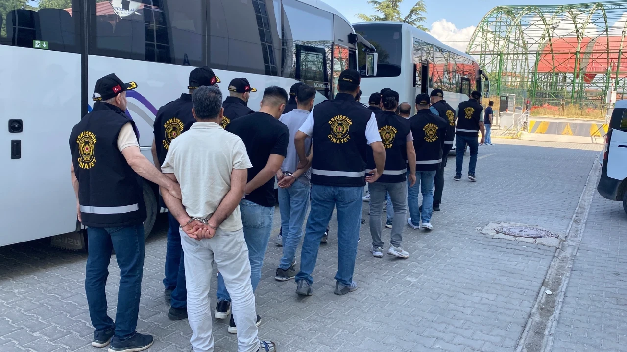 Polis memurunun da yaralandığı kavganın ardından 18 şüpheli yakalandı