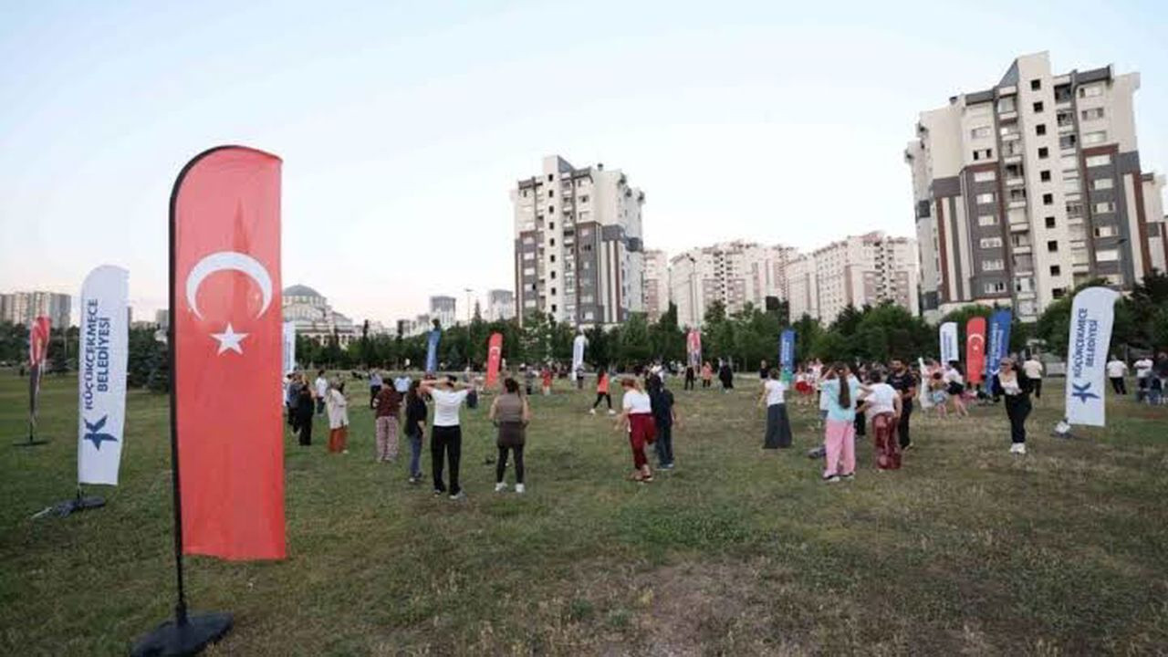 Küçükçekmece'de antrenör eşliğinde ücretsiz spor
