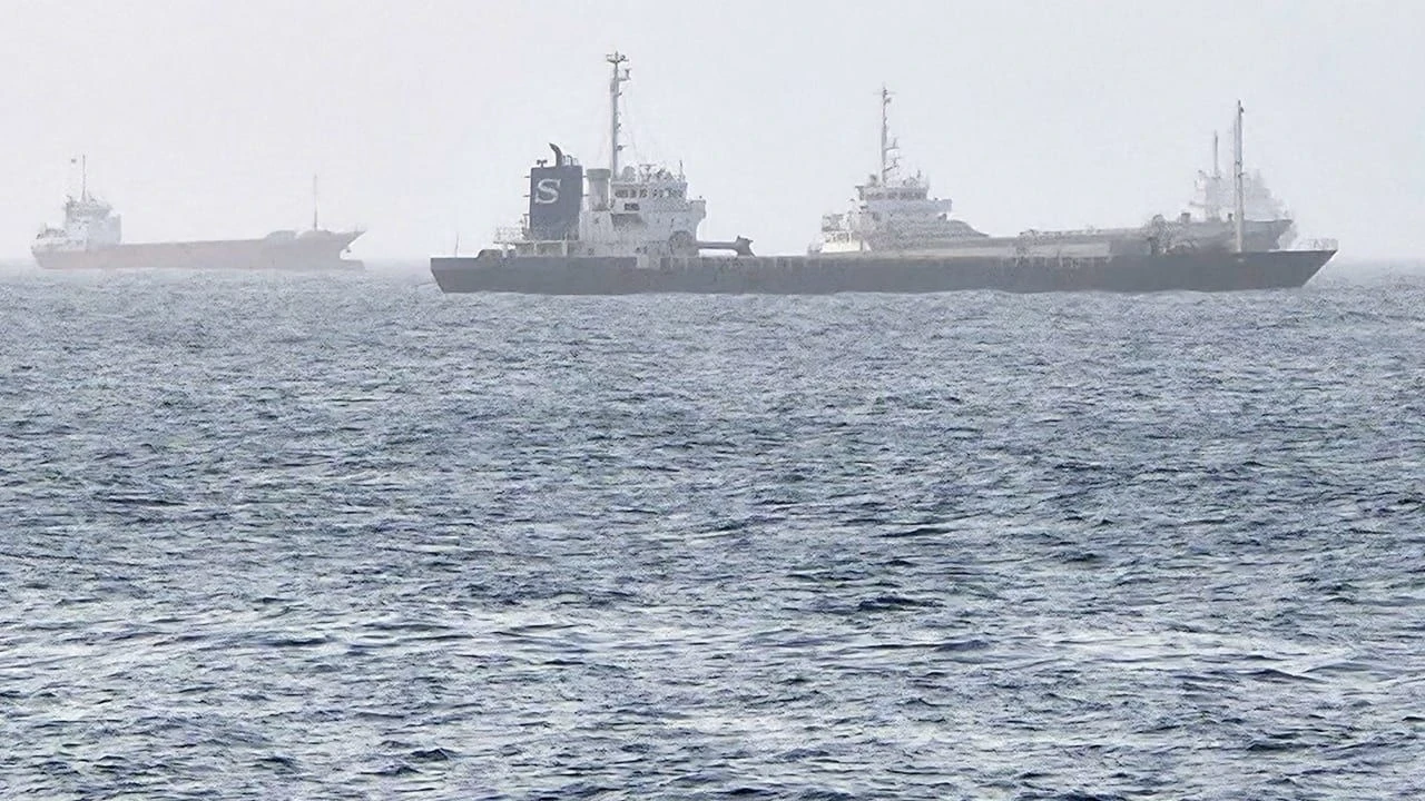 Hürmüz Boğazı'nda patlama! Tanker deniz mayınına çarptı