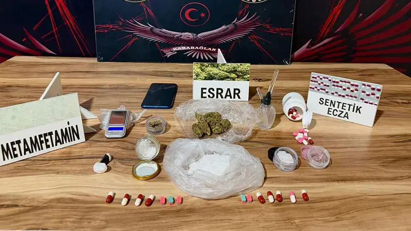 İzmir’de uyuşturucu operasyonu: 3 tutuklama