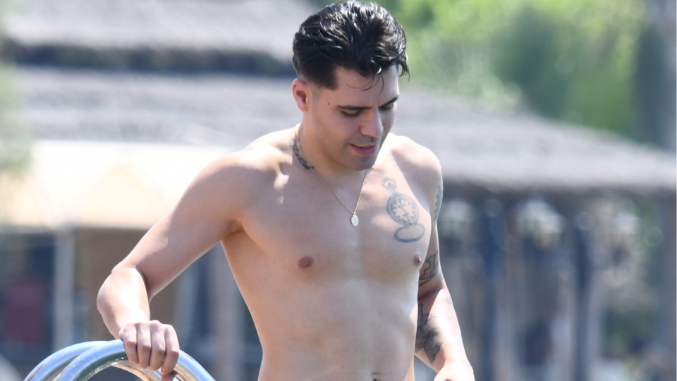 Emir Can İğrek, tatil sezonunu açtı