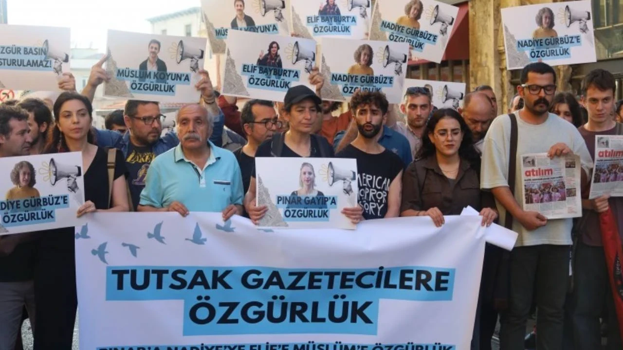 Taksim'de tutuklu gazeteciler için eylem: 'Özgür basın susturulamaz'