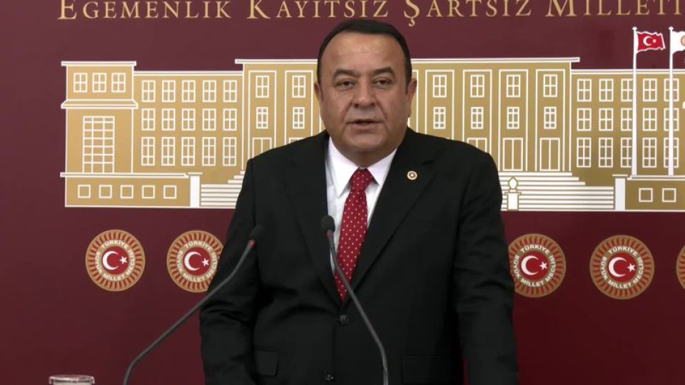 Adnan Beker CHP'den istifa etti