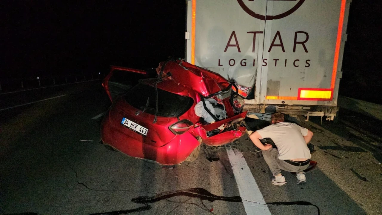Edirne'de feci kaza: Hurdaya dönen otomobilin sürücüsü kurtarılamadı