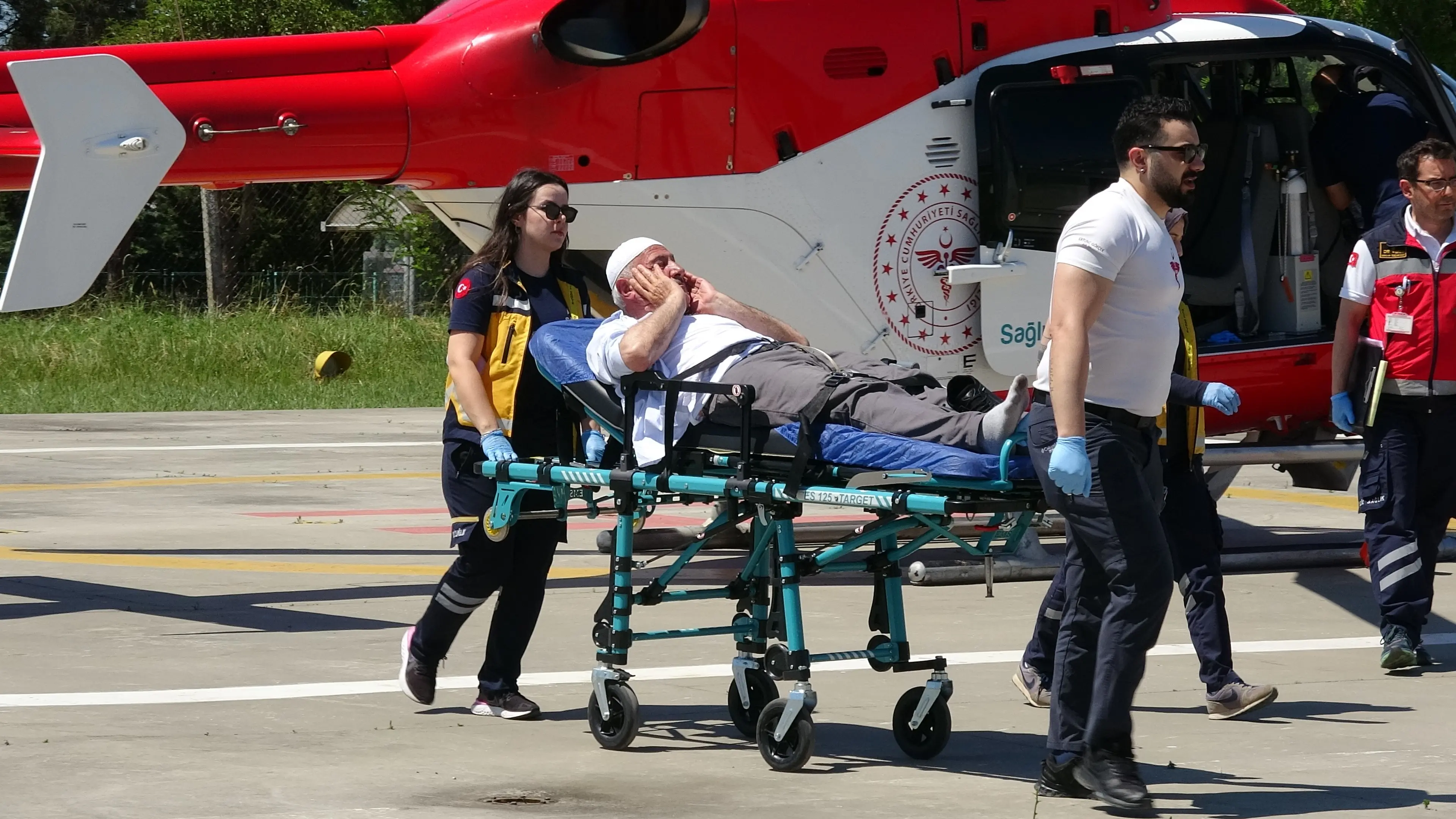 Kalp krizi geçiren hastanın imdadına ambulans helikopter yetişti