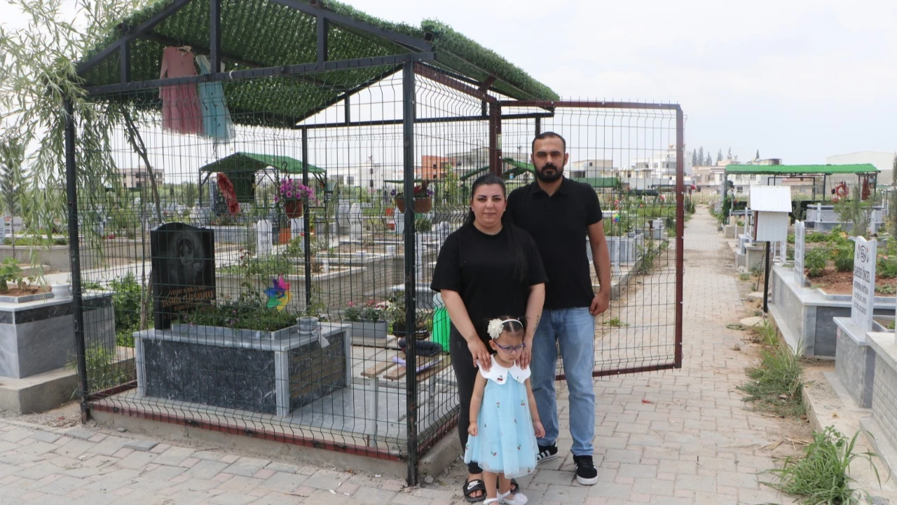 Acılı aile bir kez daha kahroldu: Mezarın etrafına çit çektiler