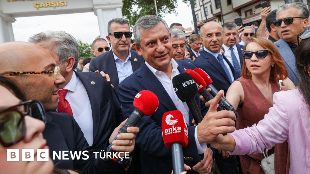 Özel liderliğindeki Yeni Parti yönetimi belirlendi: Fezlekeli isimler PM dışında kaldı