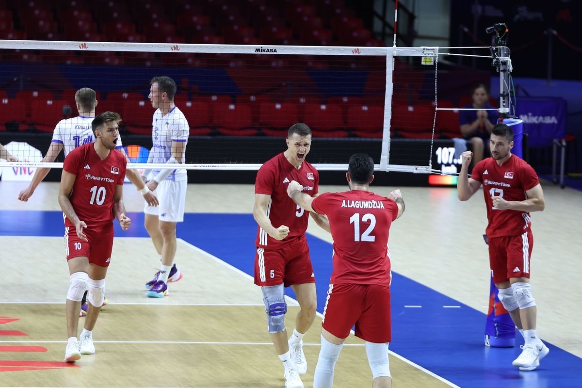 Filenin Efeleri, Ukrayna'yı 3-2 mağlup etti