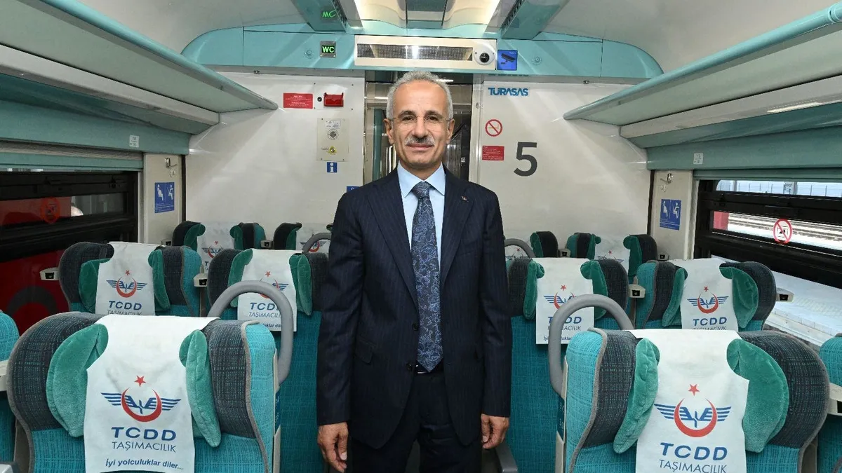 Yerli ve milli elektrikli tren ilk kez İstanbul hattında! Bakan Uraloğlu ilk seferin tarihini açıkladı