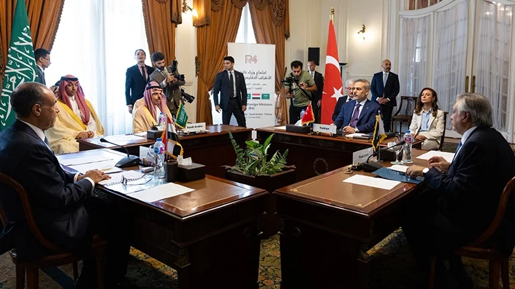 Dışişleri Bakanı Hakan Fidan, 4'lü zirvede Mısır, Suudi Arabistan ve Pakistanlı mevkidaşlarıyla görüştü