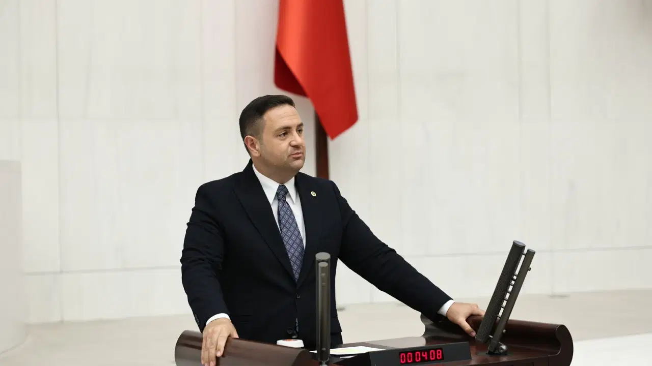 İhracı istenen Umut Akdoğan’dan yanıt: ‘Milletvekillerini MYK kararı ile disipline veremezsiniz’