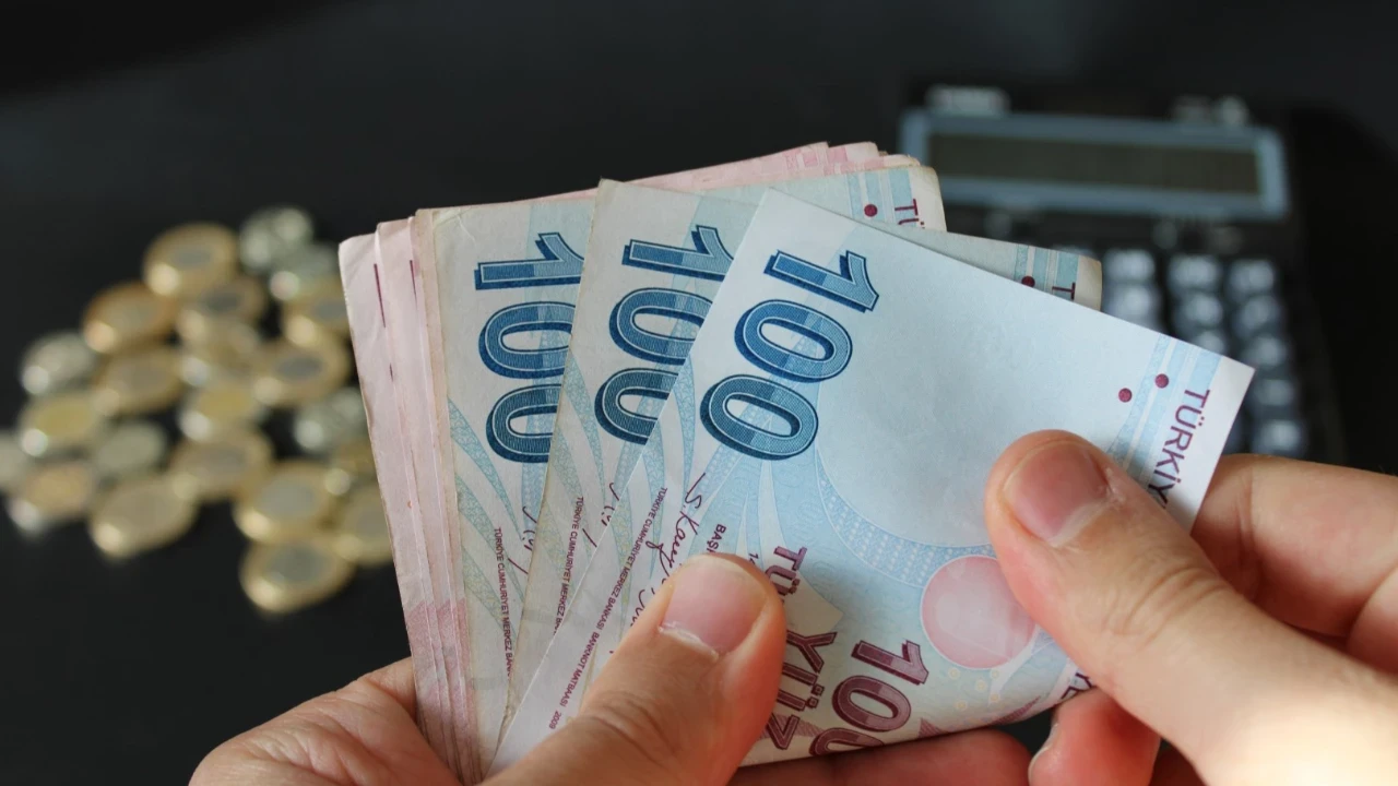 Emekli maaşı ve asgari ücret 5 ayda mum gibi eridi