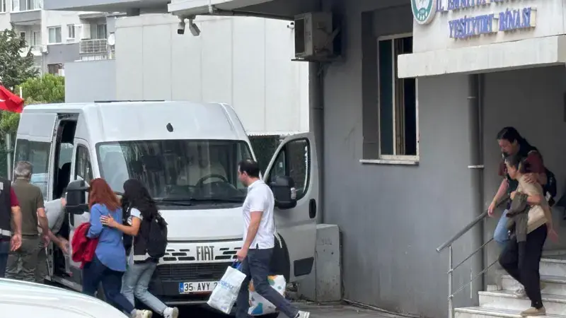 Seferihisar Belediyesi'ne operasyonda 7 şüpheli adliyede