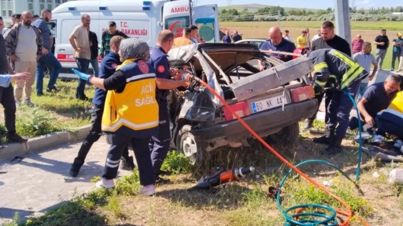 Kayseri'de 2 otomobil çarpıştı; 3 ölü, 5 yaralı
