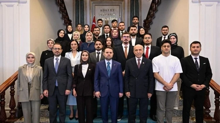 Bakan Gürlek, İstanbul 2 No’lu Barosu Başkanı ve stajyer avukatları kabul etti
