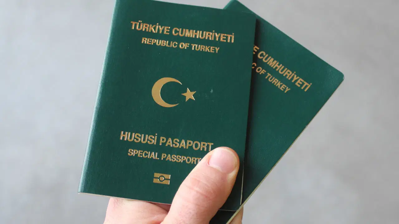 Yeşil pasaport ile vizesiz seyahat kalktı mı? Gri Pasaport kalkacak mı?