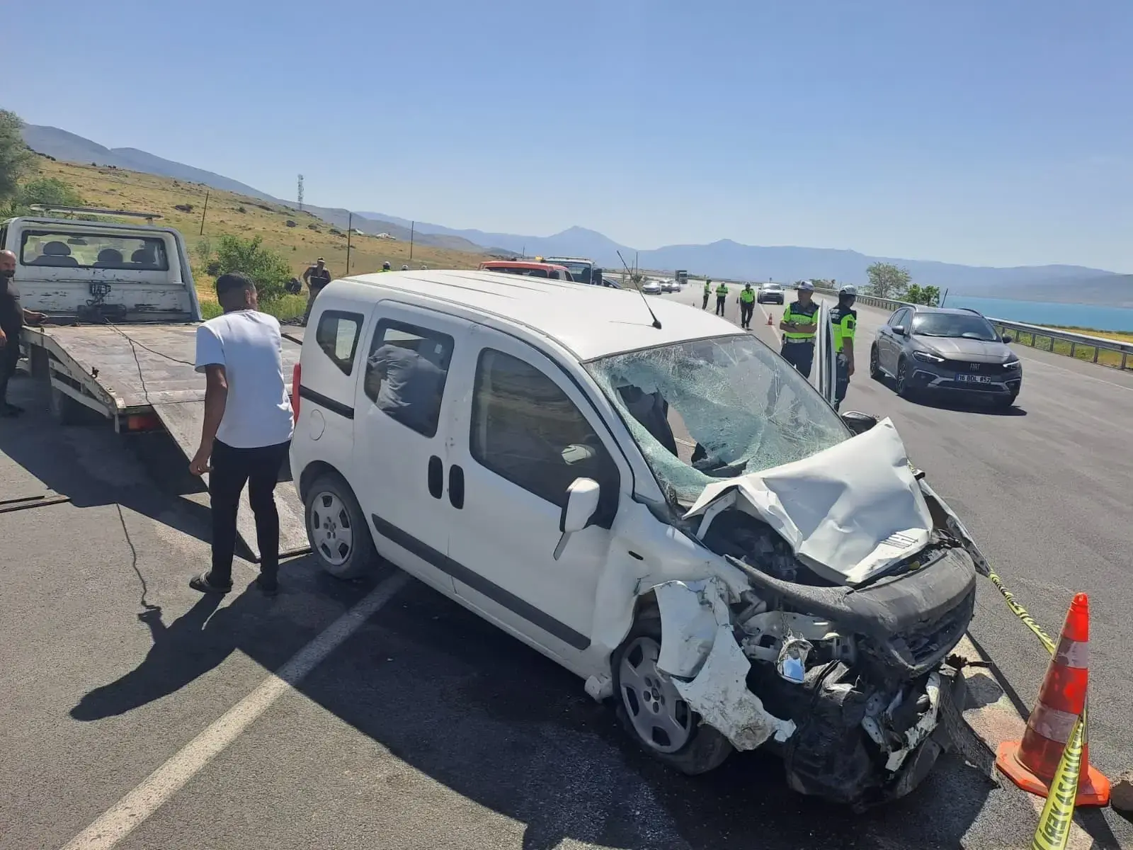 Son dakika... Van'da askeri araç kaza yaptı! 1 şehit, 4'ü asker 5 yaralı
