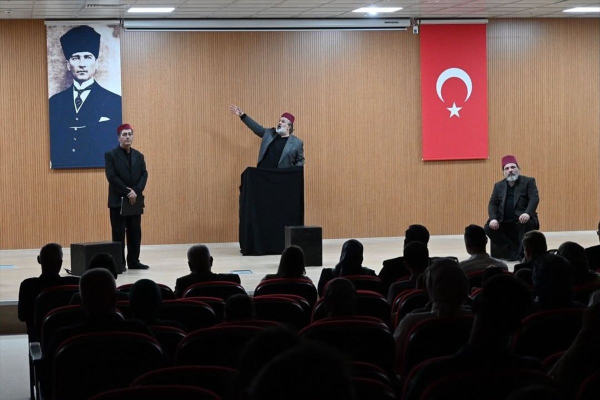 Suşehri'nde "Şahidimiz Anadolu" adlı tiyatro oyunu sahnelendi