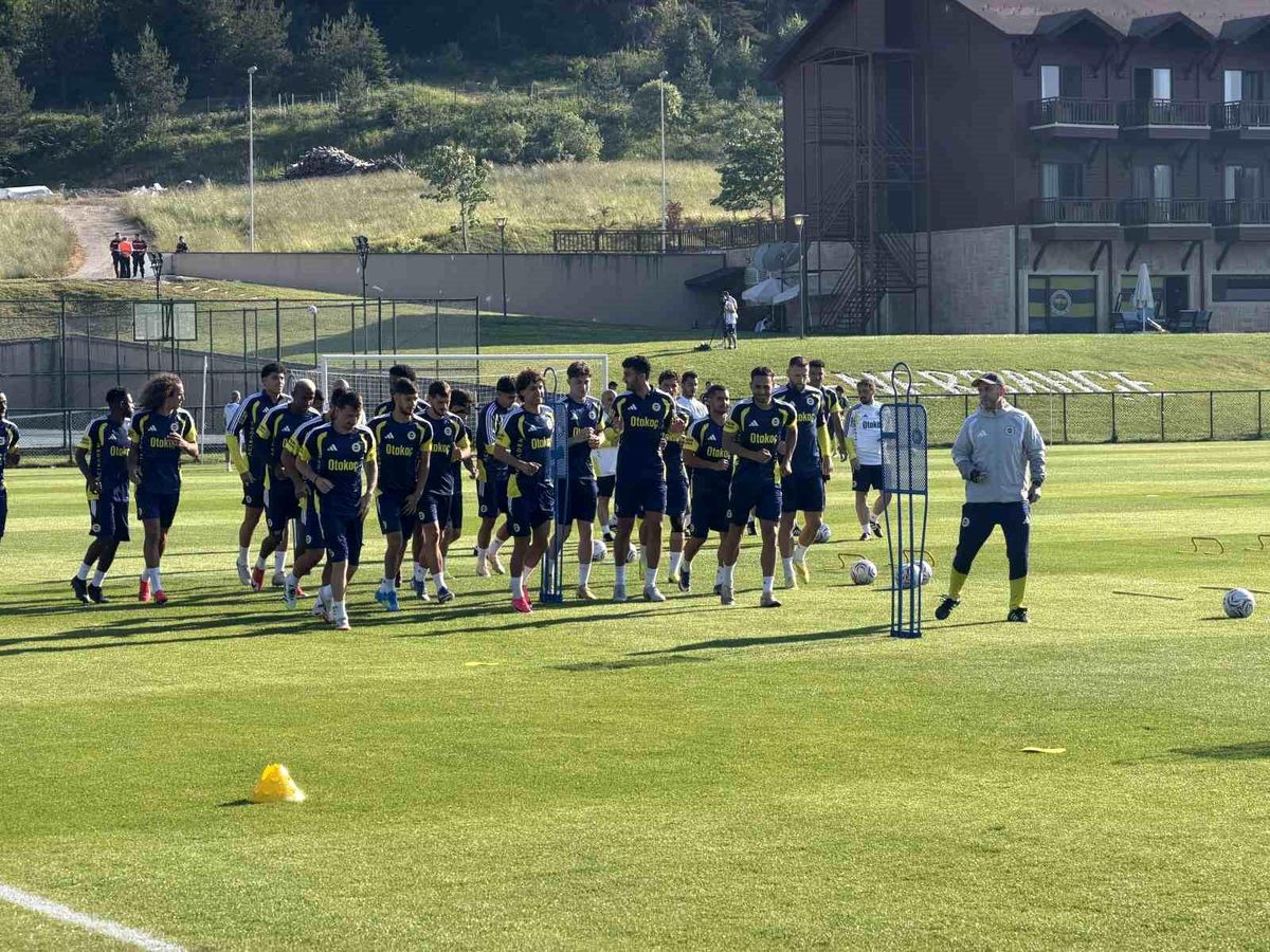 Fenerbahçe, Topuk Yaylası'nda çalışmalarını sürdürüyor