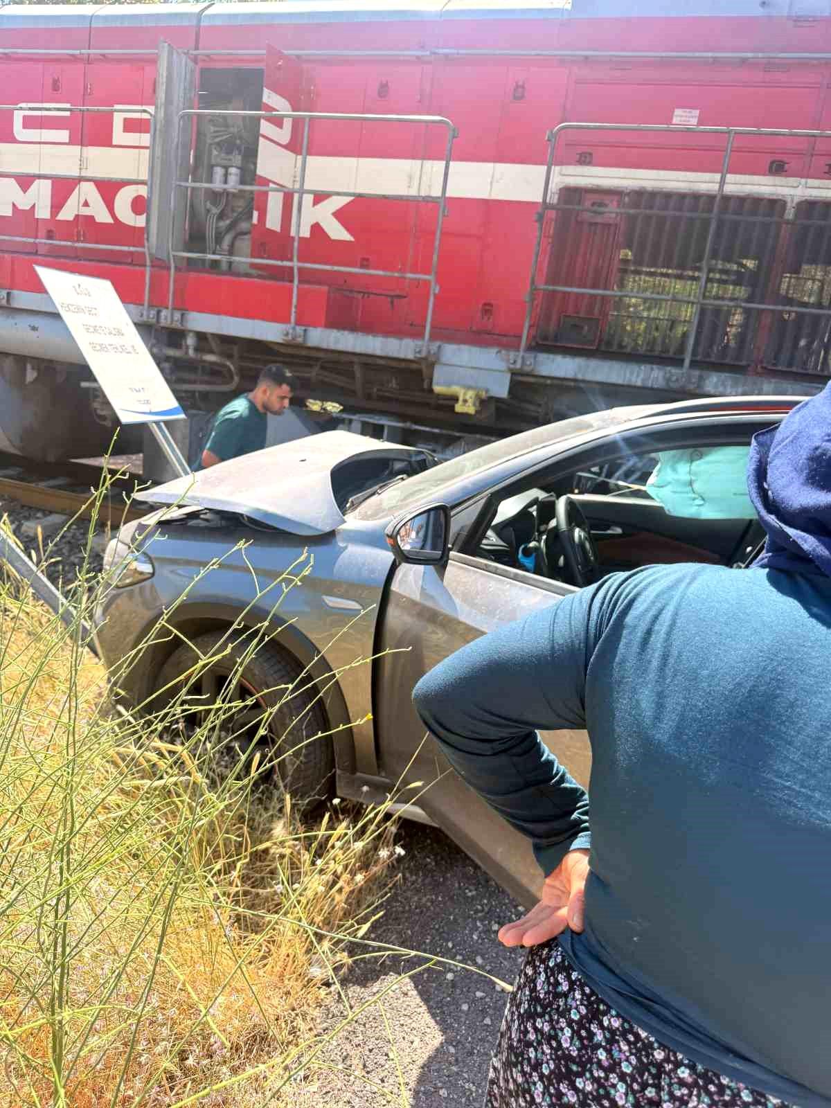Manzarayı çekerken tren kazasını kaydetti